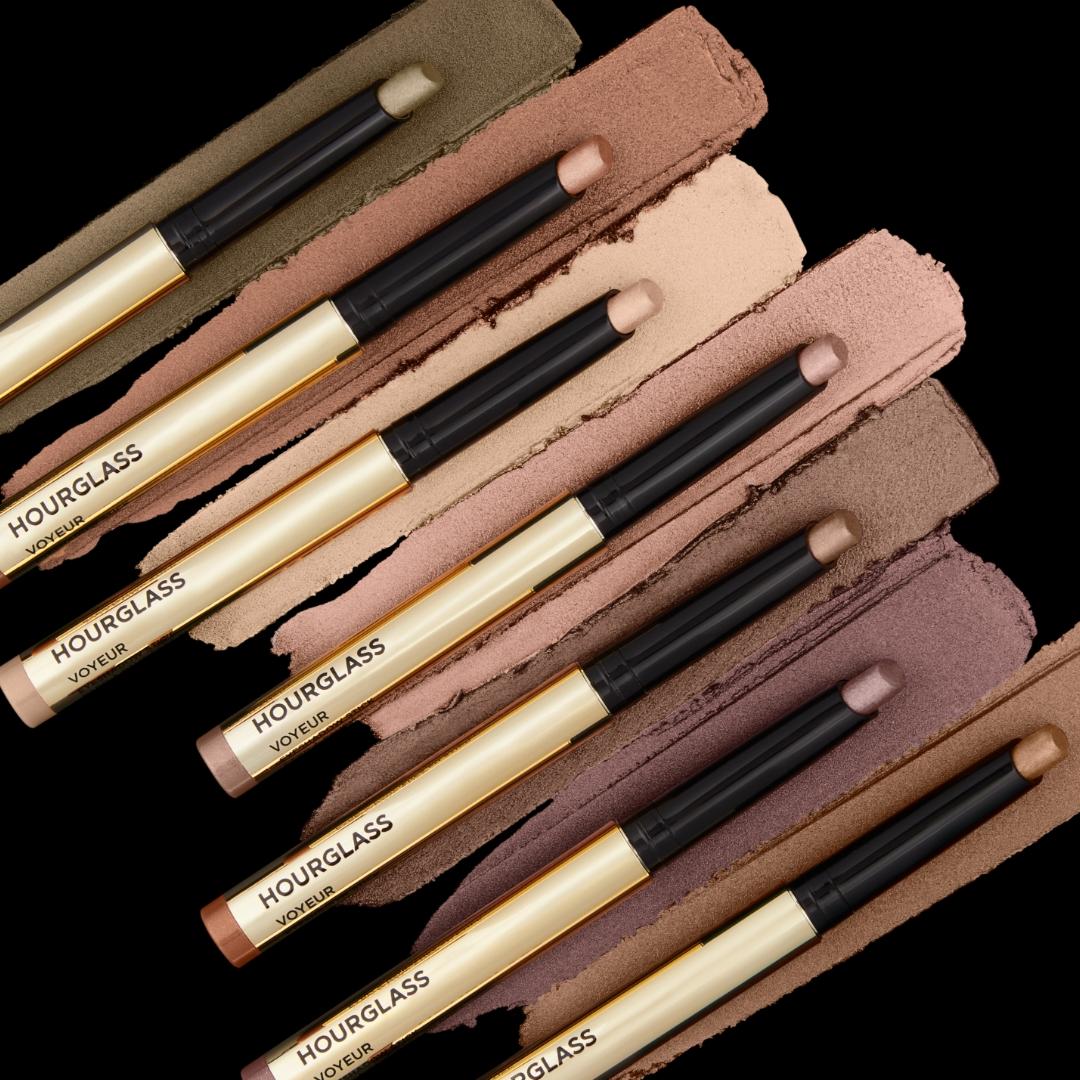 VOYEUR持妝絲滑眼影筆共有7色。