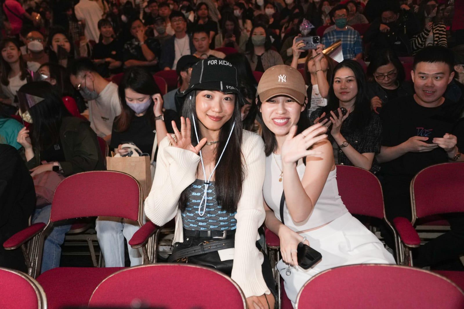 芯駖和Winka@Collar入場支持林宥嘉演唱會。(李睿哲攝)