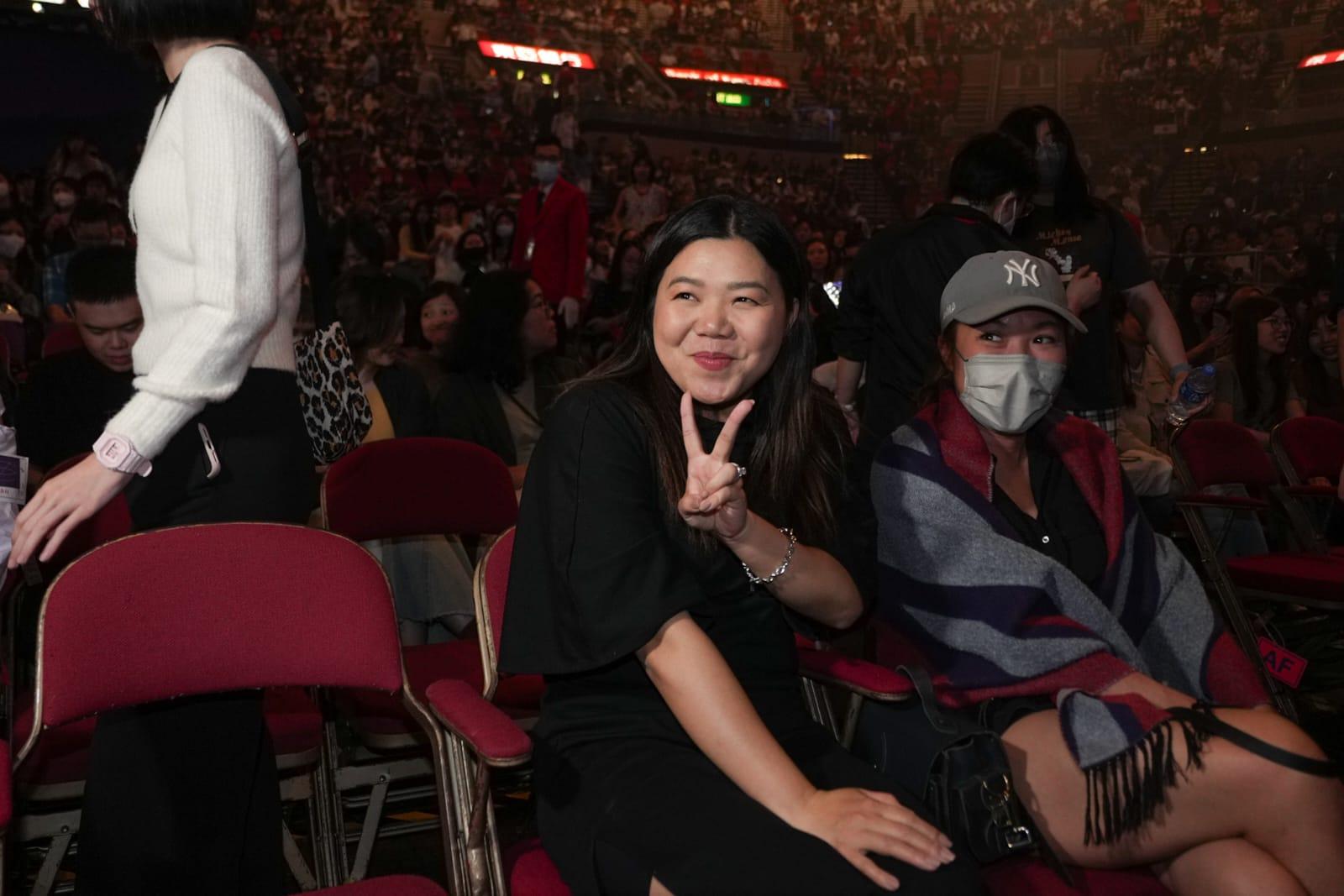 鄧小巧入場睇林宥嘉《idol世界巡迴演唱會》香港站尾場。(李睿哲攝)