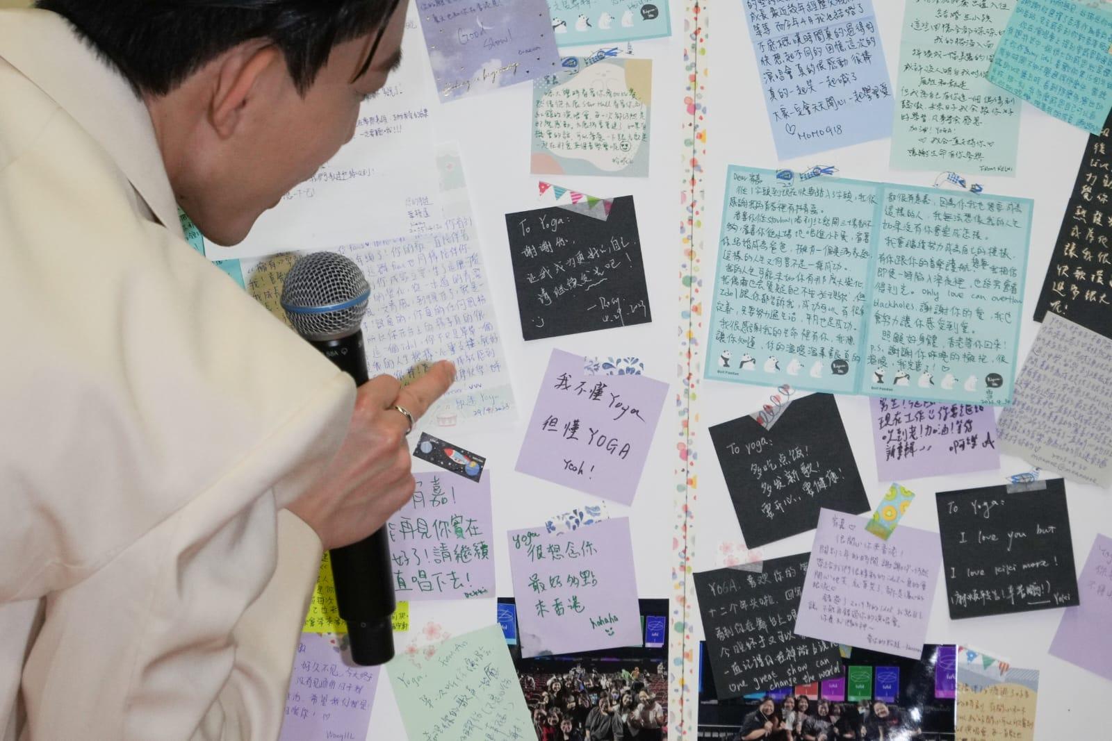 林宥嘉表示完騷後最想細讀fans巨型心意咭的內容。(李睿哲攝)