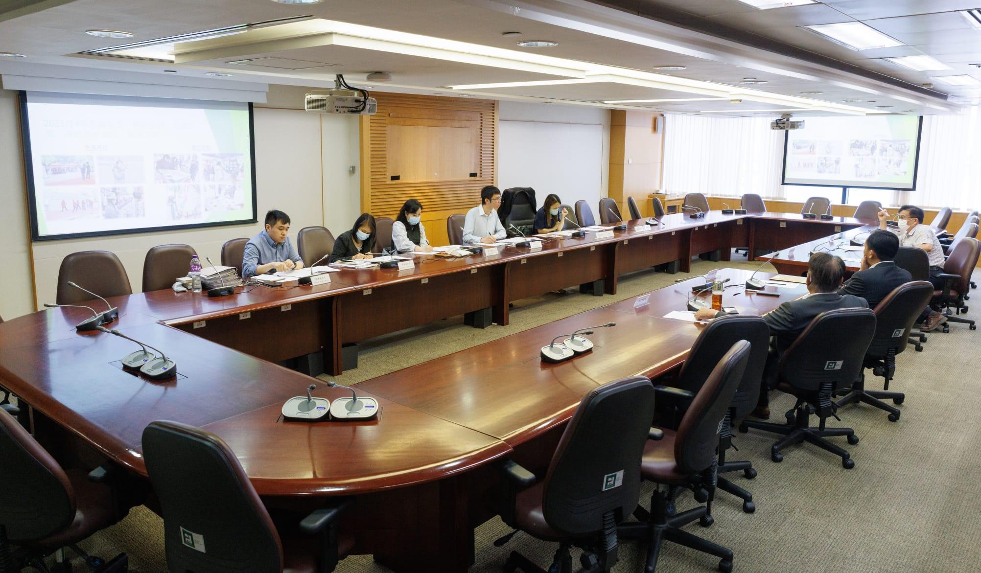 區議會首次引入資格審查制度。 (蘇文傑攝)