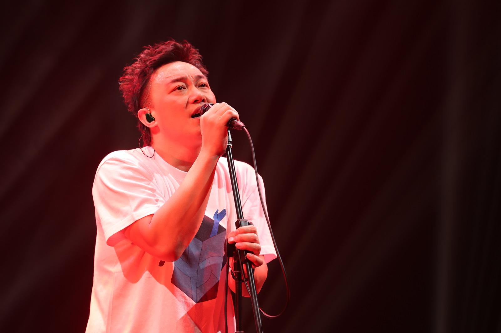 陳奕迅於2013年演出紅館個唱尾場時,曾連珠炮發轟觀眾。