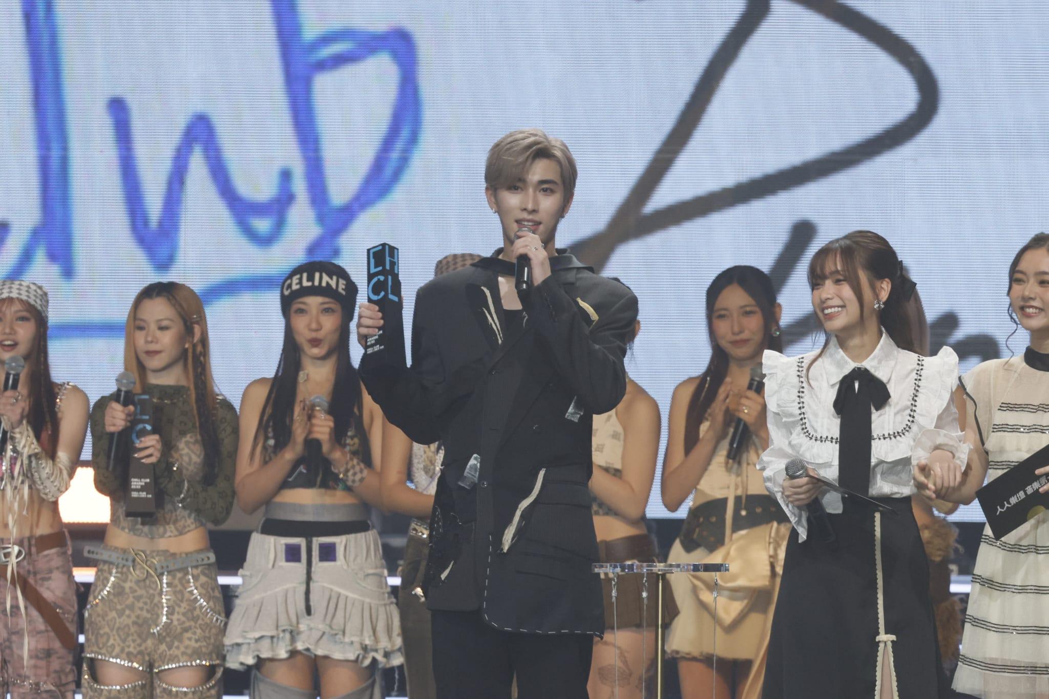 吳啟洋則奪得銅獎。