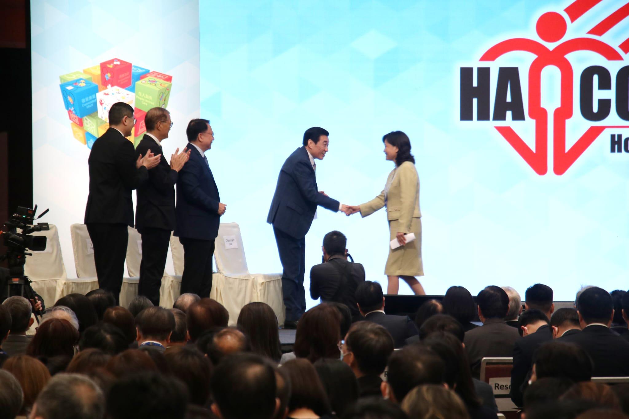 醫管局在灣仔會展舉辦一連兩日研討大會 (林俊源攝)