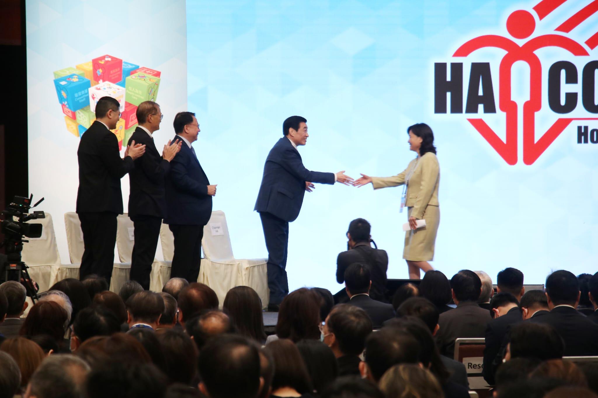 醫管局在灣仔會展舉辦一連兩日研討大會 (林俊源攝)