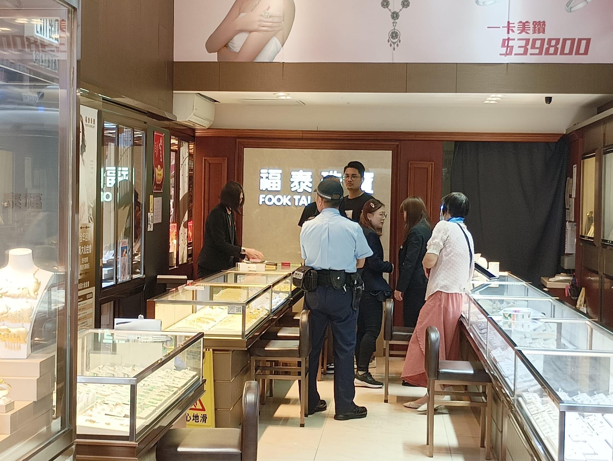 獨行賊闖長沙灣金舖搶金鏈 職員狂追與途人合力制服