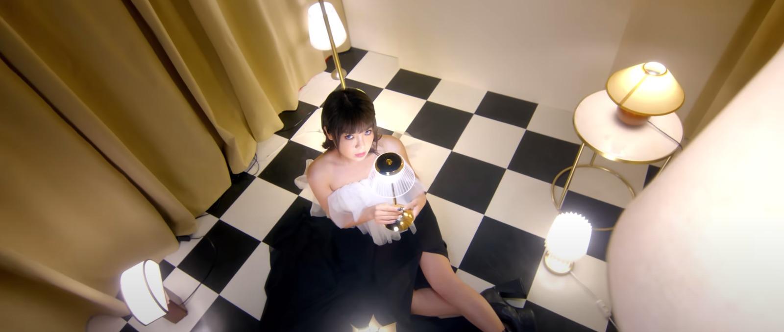 Lolly Talk 《一把火》MV截圖