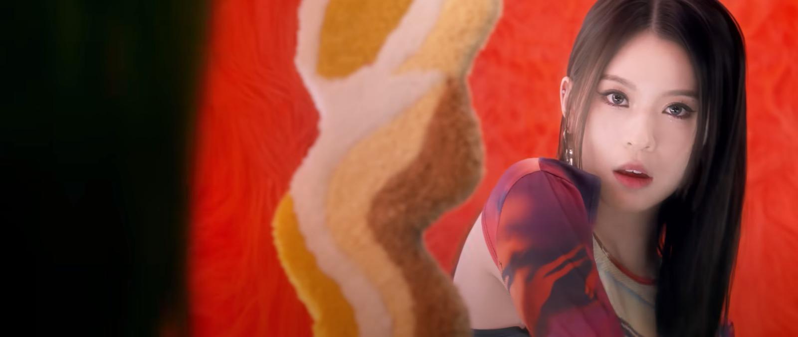 Lolly Talk 《一把火》MV截圖