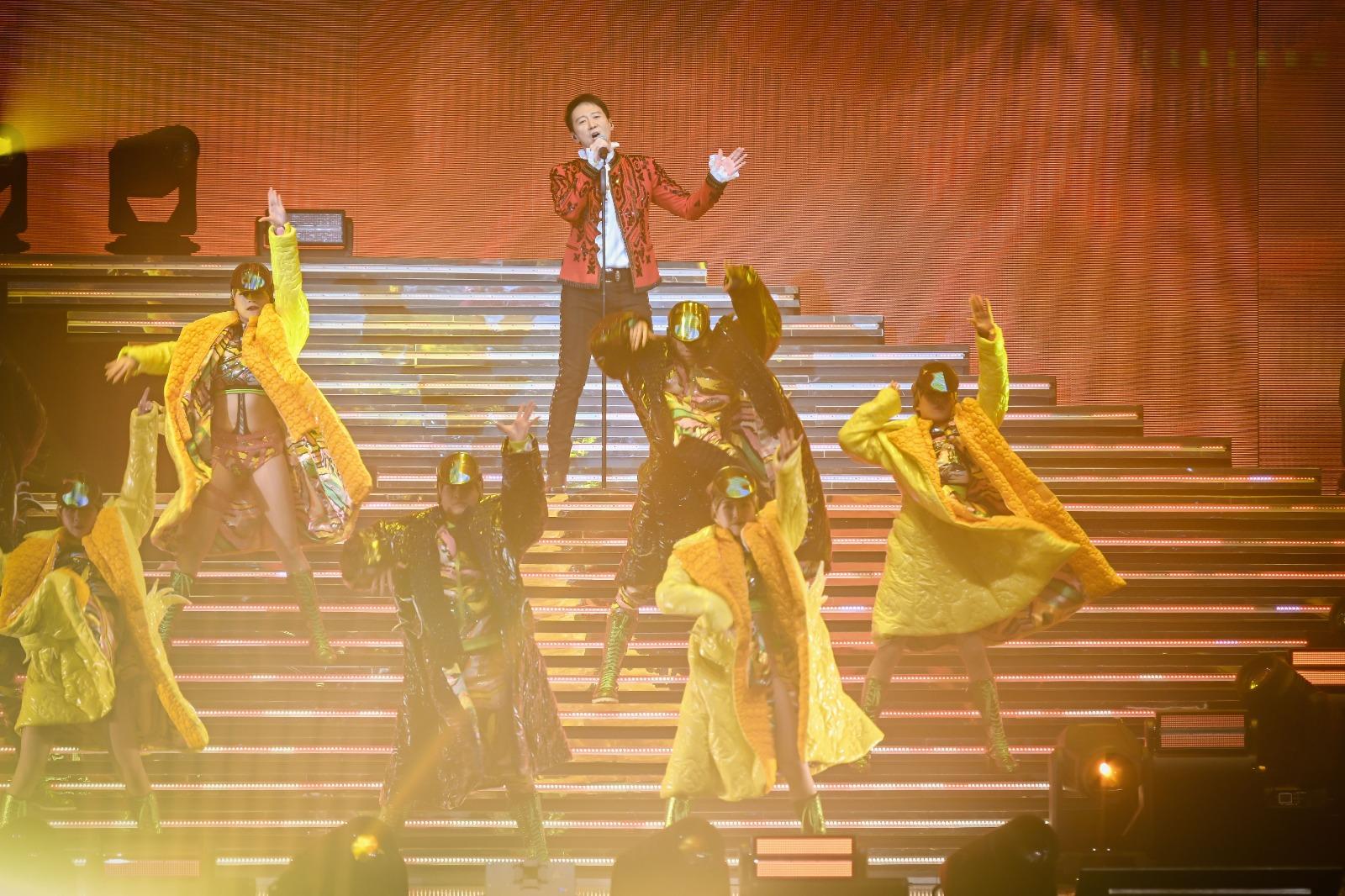 《黎明Stage on 8演唱會》在澳門新濠影滙綜藝館揭開序幕。