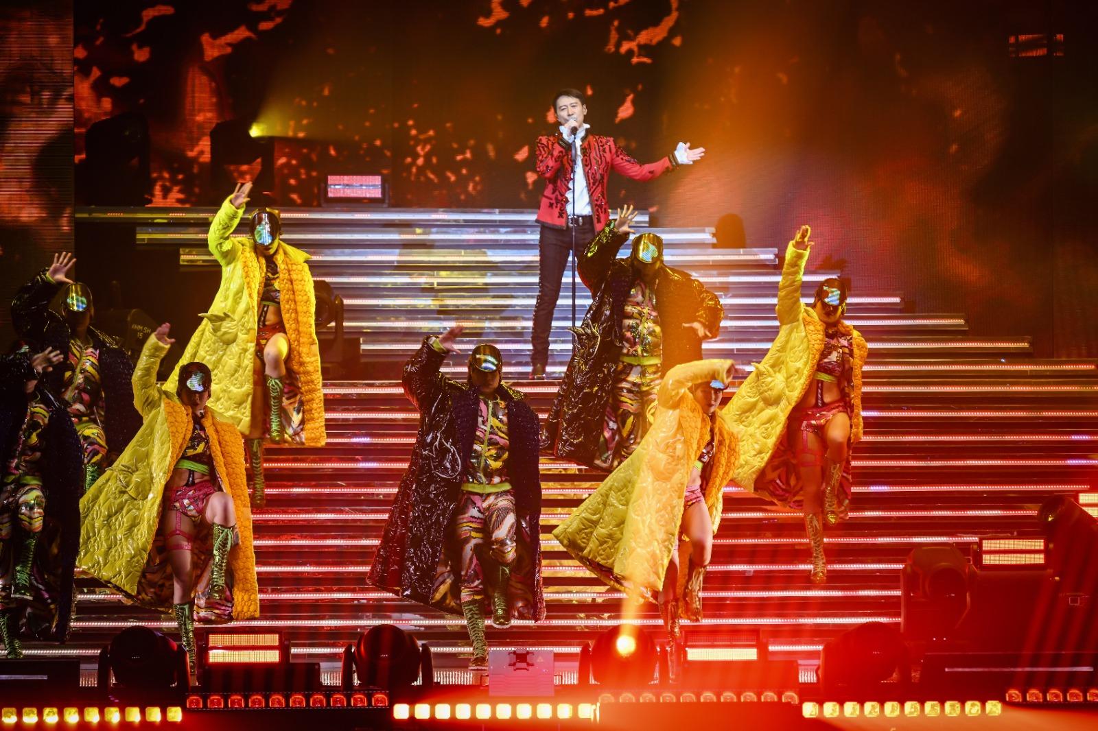 《黎明Stage on 8演唱會》在澳門新濠影滙綜藝館揭開序幕。