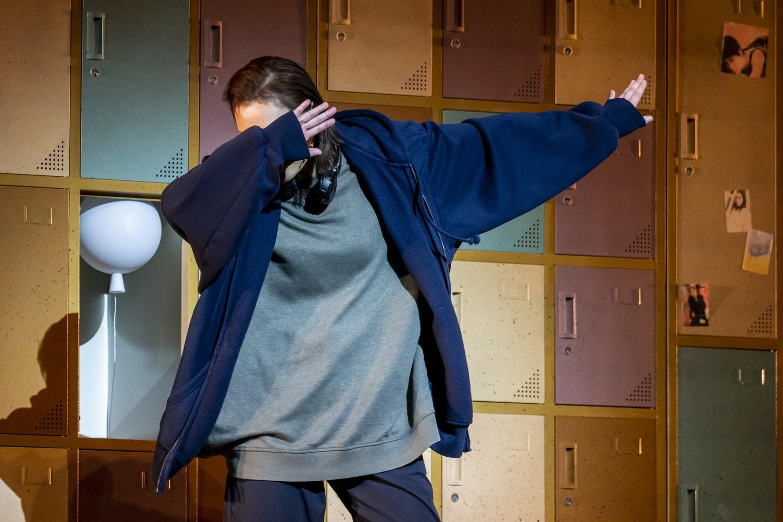 田蕊妮在《大離婚日》又唱又跳,施展渾身解數演獨腳戲。