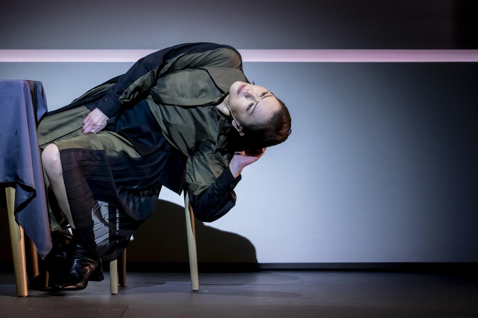 田蕊妮在《大離婚日》又唱又跳,施展渾身解數演獨腳戲。