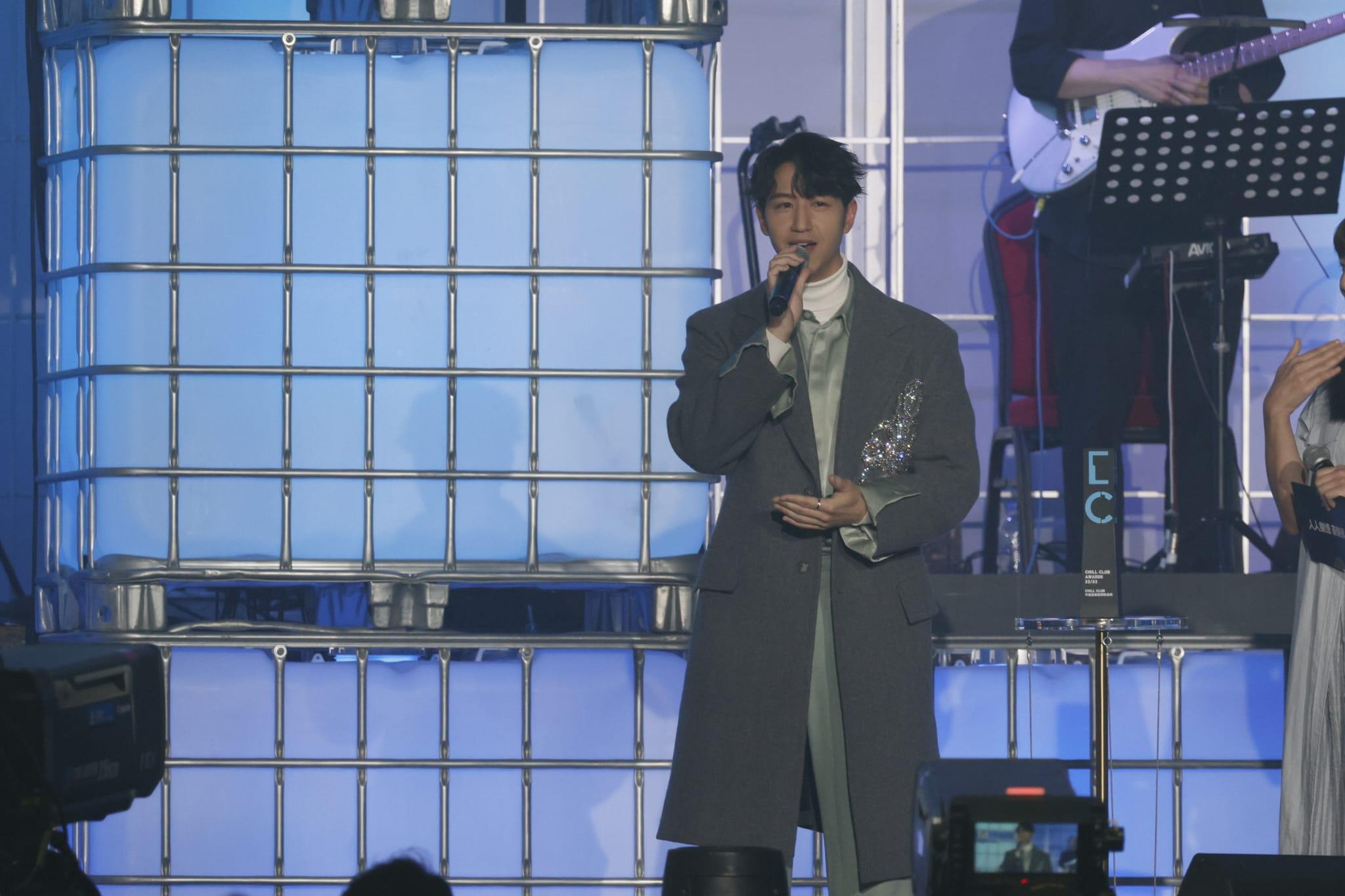 馮允謙的《報復式浪漫》成為「年度節奏藍調歌曲獎」。 (蘇文傑攝)