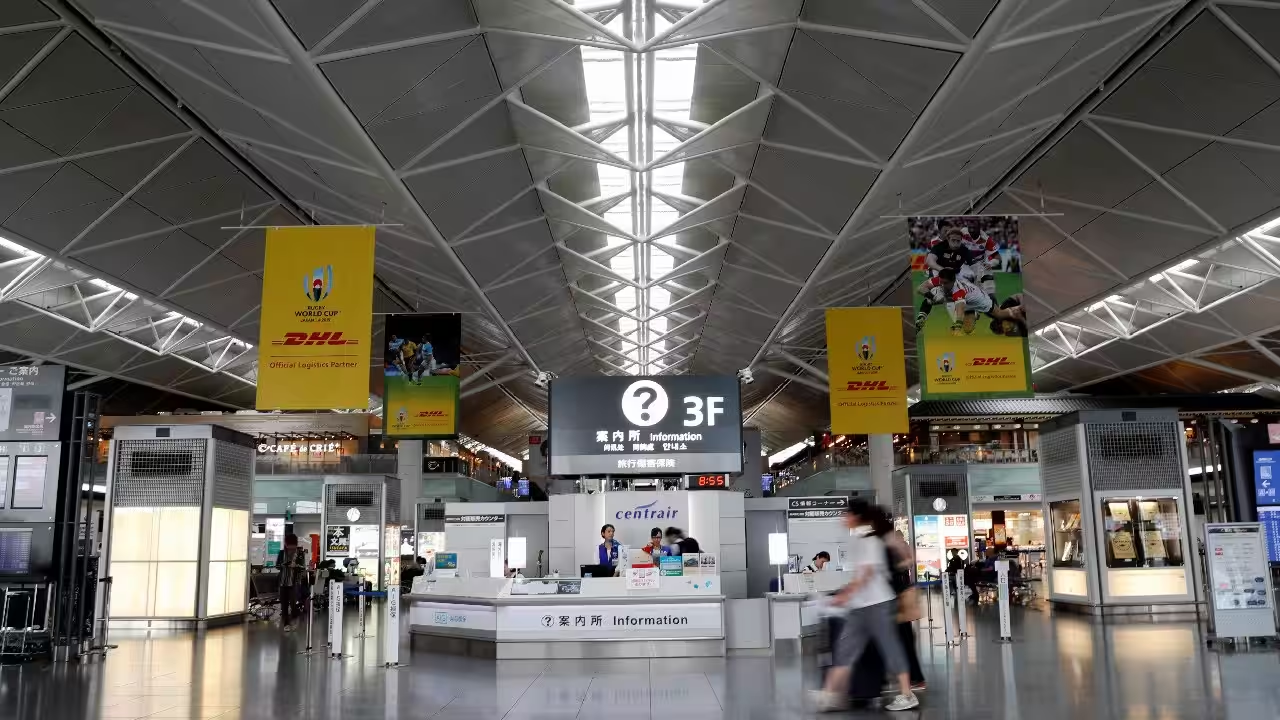 女事主當日乘特急列車前往中部國際機場。(路透社)
