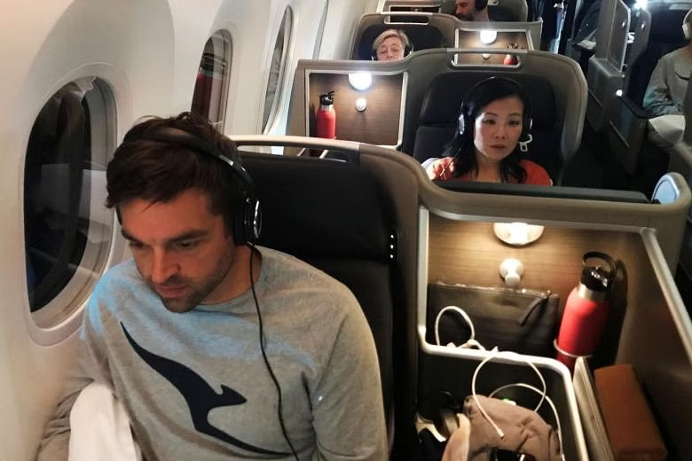 長途機貼士5︰攜帶降噪耳機 眼罩 穿舒適衣服