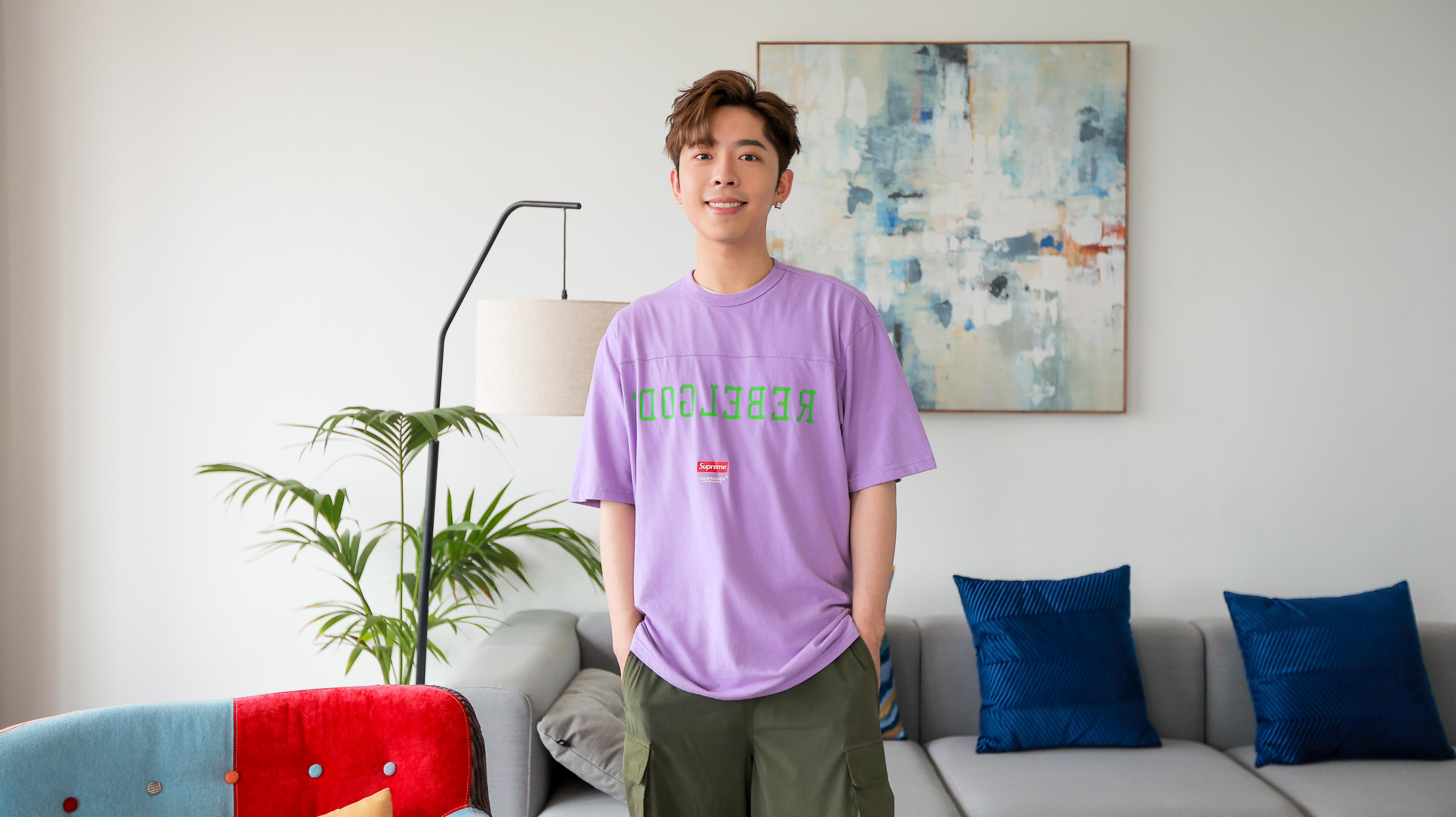 呂爵安為網絡供應商拍攝新一輯廣告。