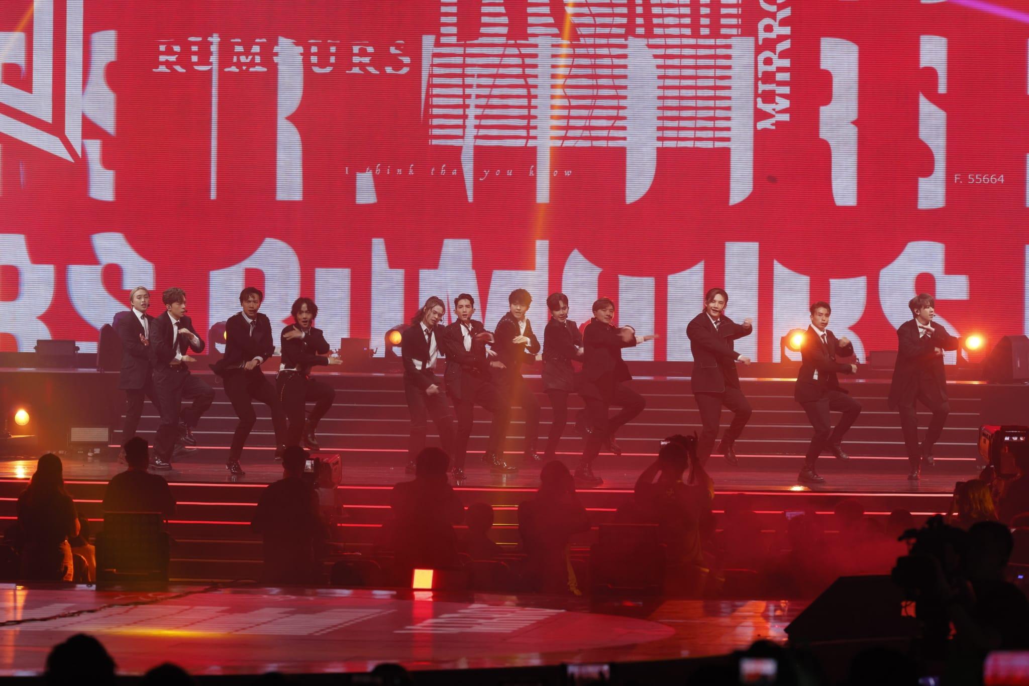 MIRROR跳唱首支英文團歌《RUMOURS》。