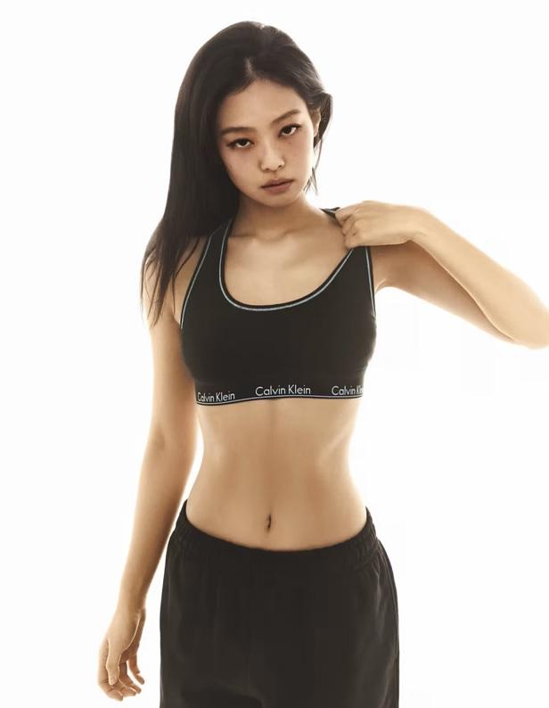 Jennie@BLACKPINK x Calvin Klein新品曝光 宣傳海報性感優雅