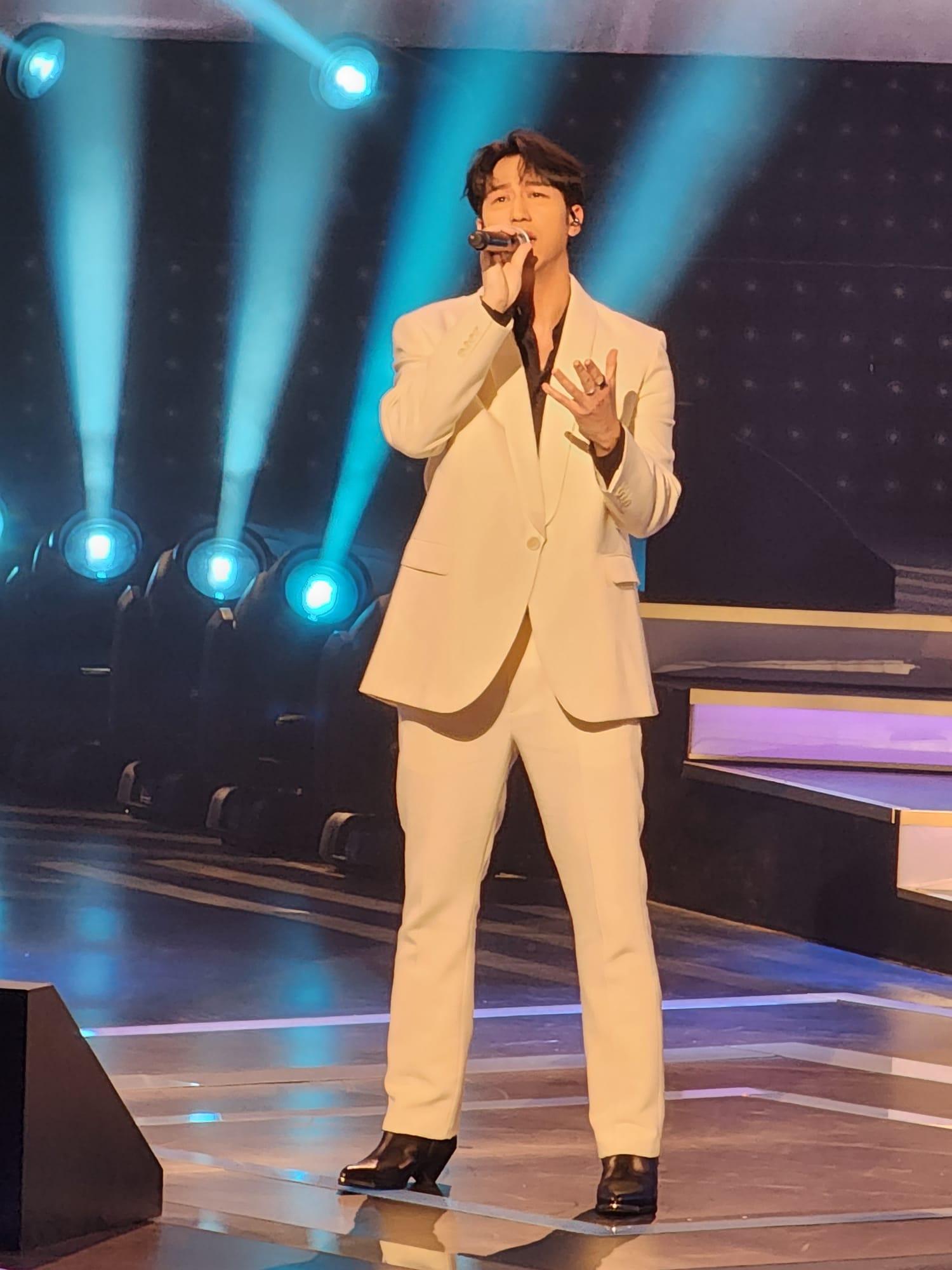 馮允謙的《報復式浪漫》