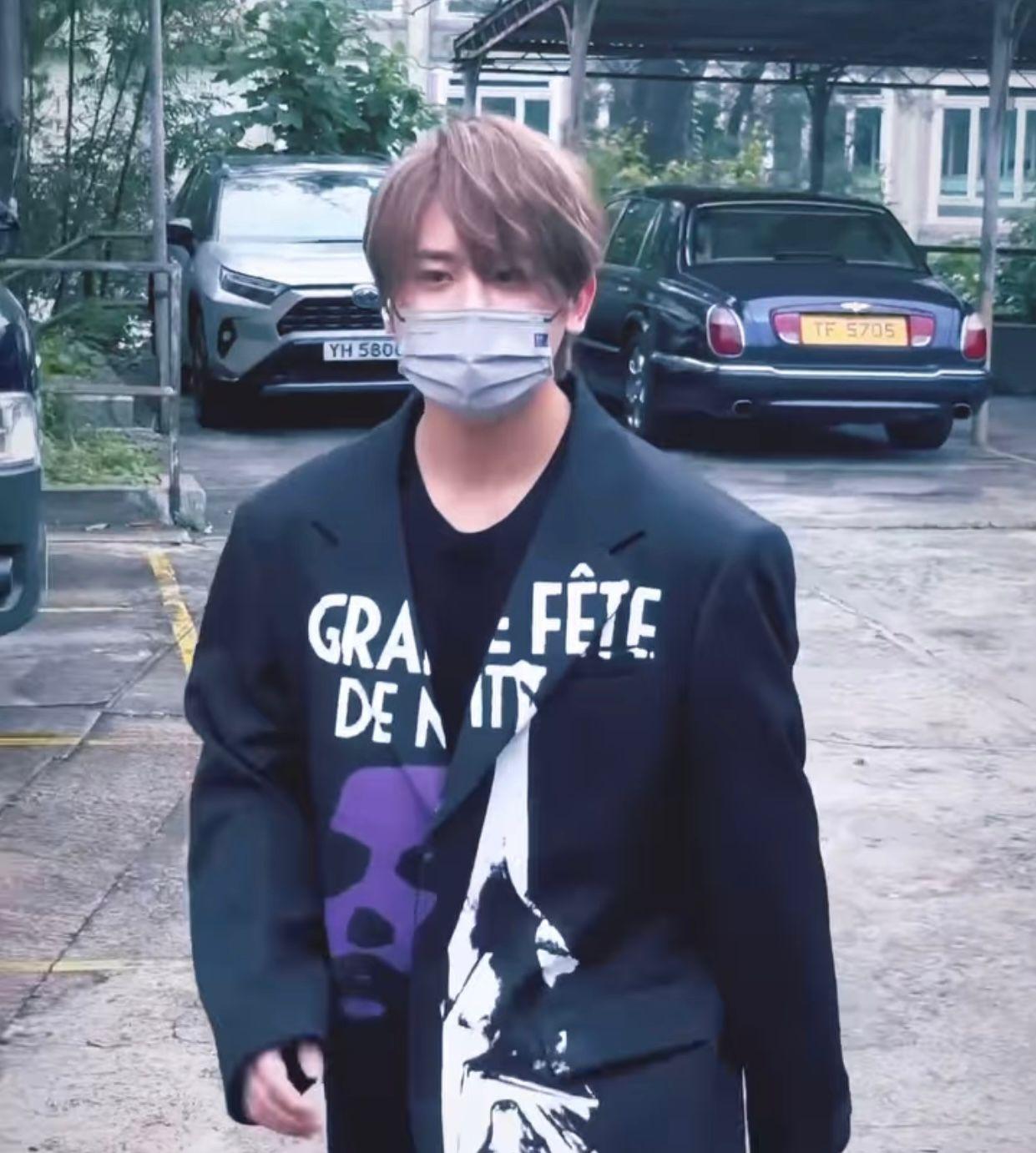 姜濤抵達商台,吸引大批姜糖在炎熱氣溫下到場守候。