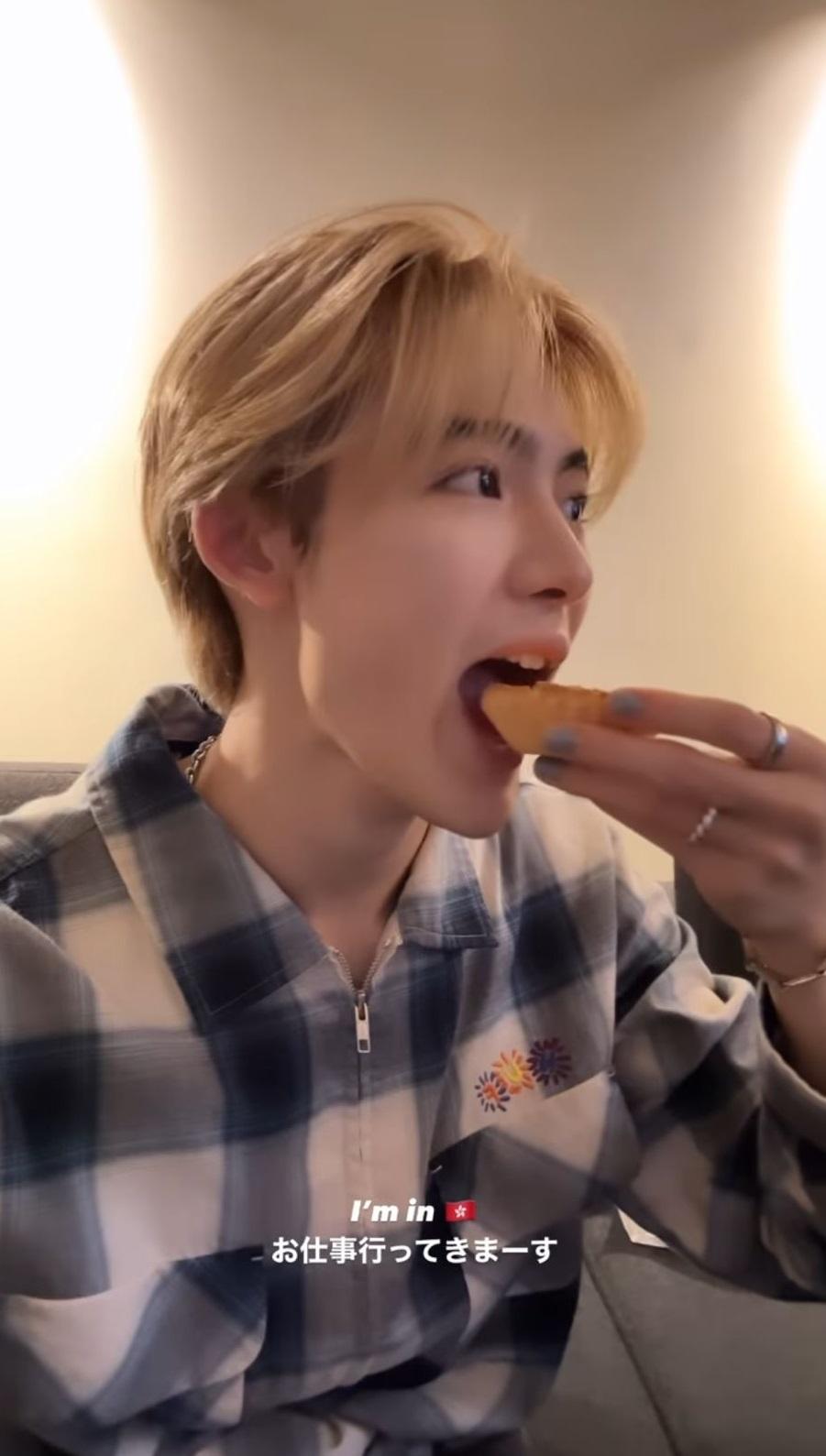 NOA非常愛吃甜品,抵港即吃了蛋撻。