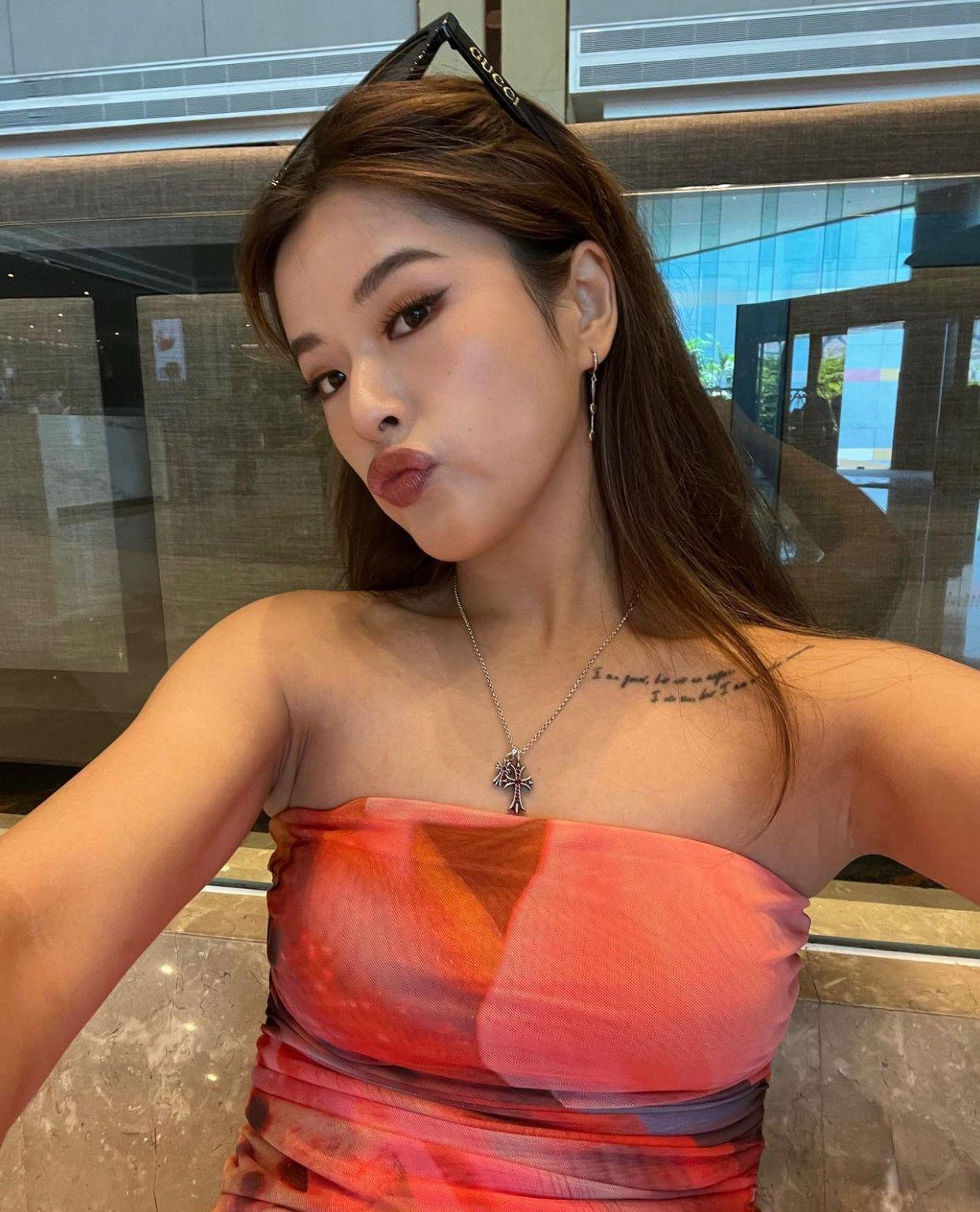 女友Christy近日亦已由泰國返港。