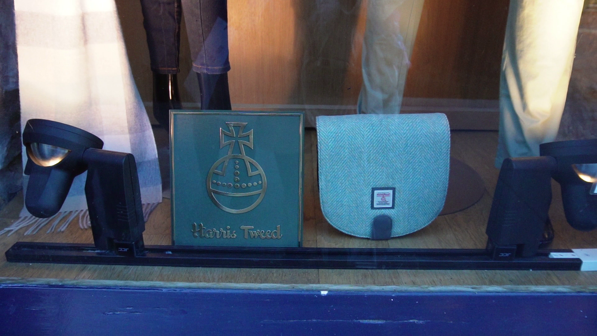 布藝品牌Harris Tweed創立於1909年,是英國最早的註冊認證商標