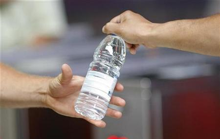 長途機貼士3︰多伸展 不渴也要喝水