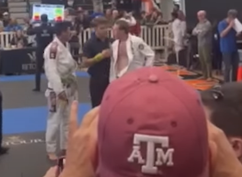 朱克伯格似乎不滿。(互聯網)