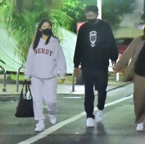 吉高由里子去年已被拍得跟男友外出拍拖。