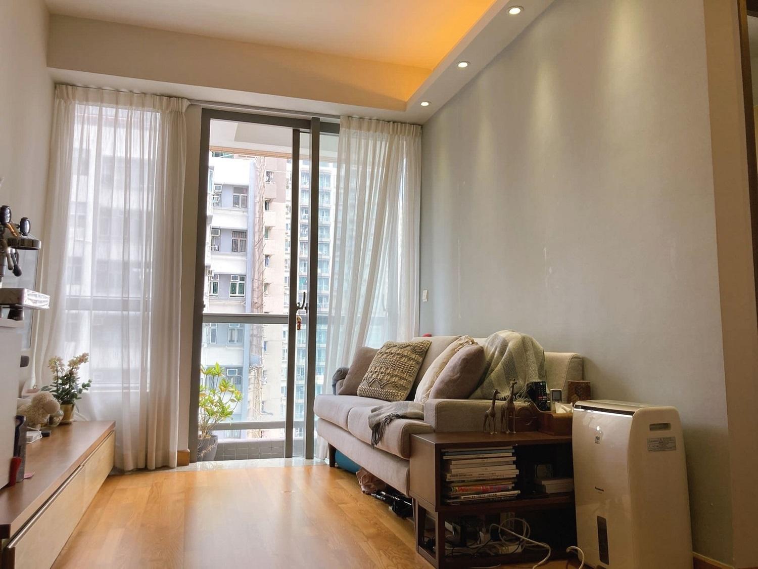 單位樓底高逾3.45米,有助加強室內空間感。