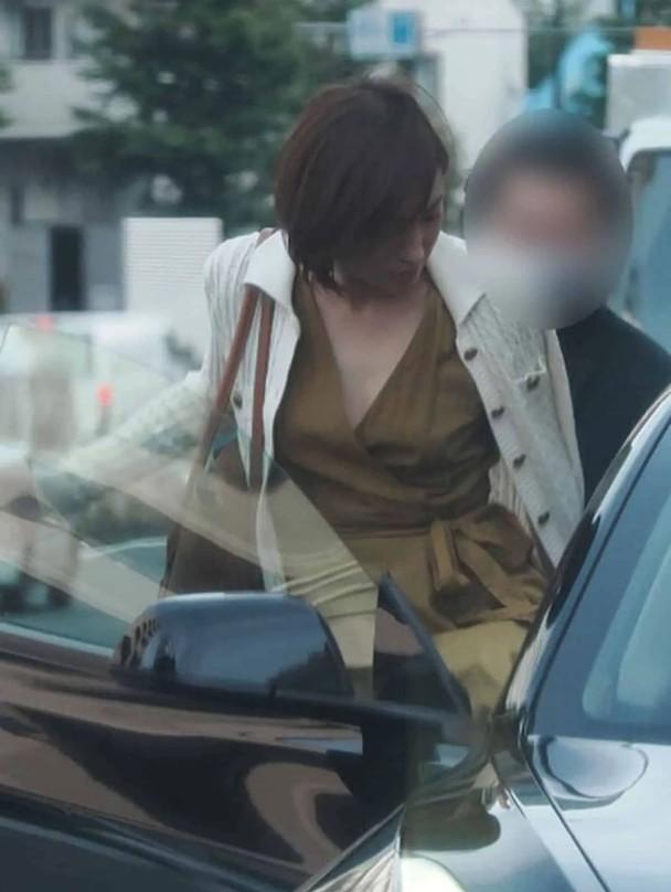 廣末上月被發現以性感打扮到訪鳥羽的餐廳。