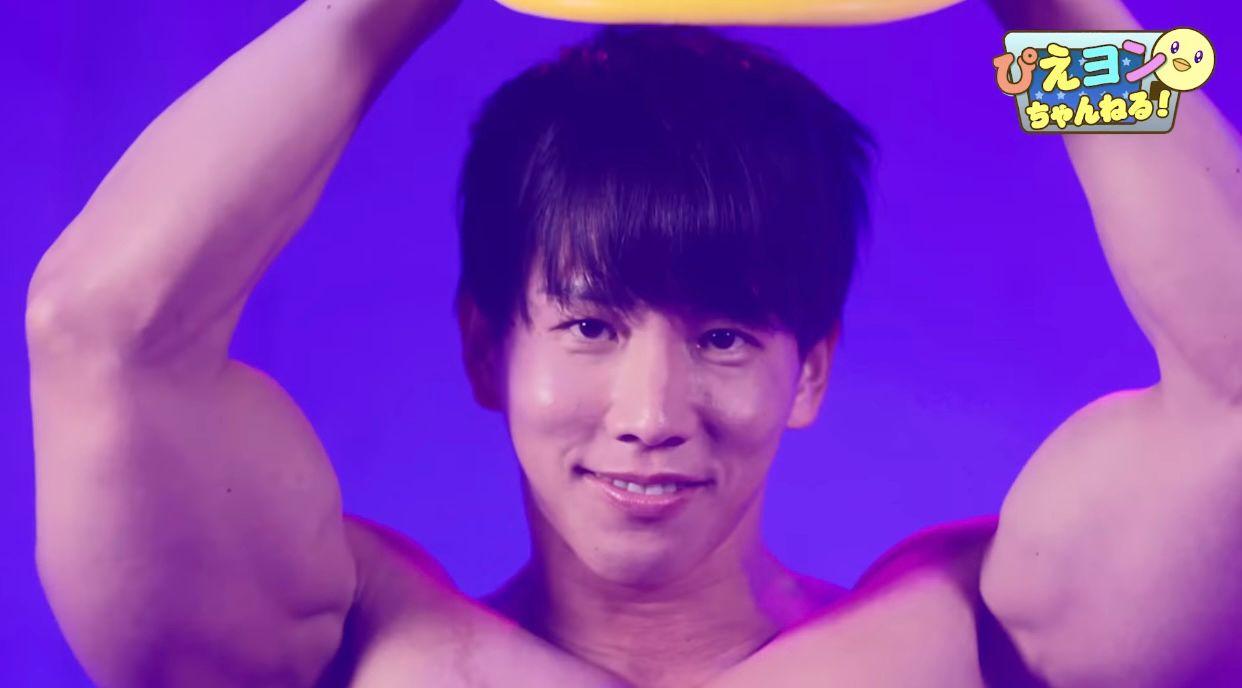 橫川尚隆渾身肌肉又一次大派用場。