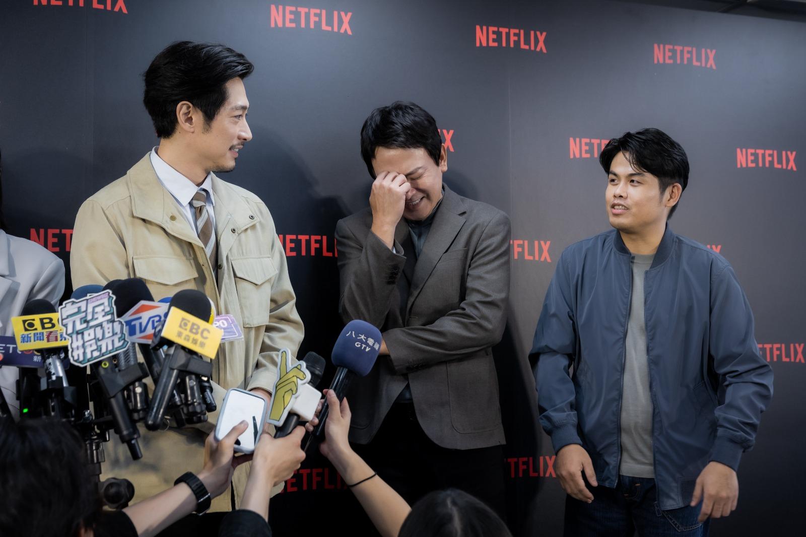 藤岡靛獲張再興以地道俗語教學。