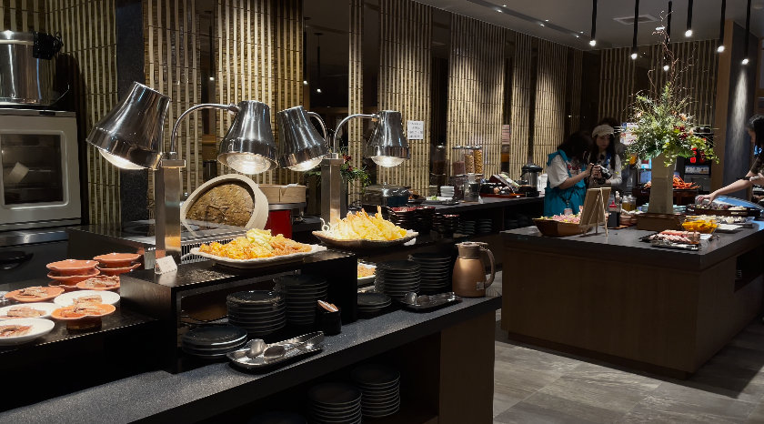 酒店提供早晚餐,兩個都是自助餐形式。