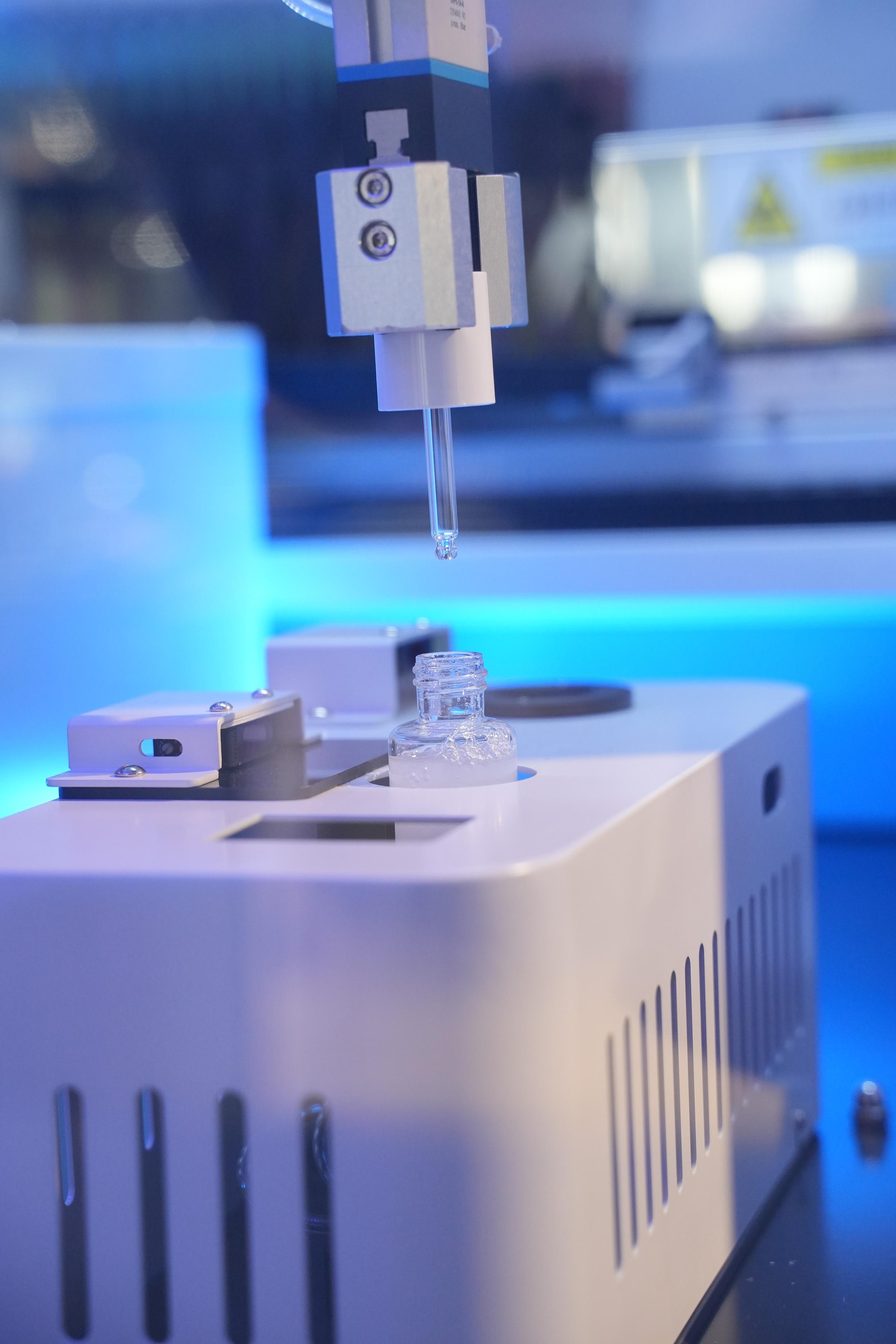 「AI護膚品調製師」 4 分鐘內製作出量身定制的護膚品