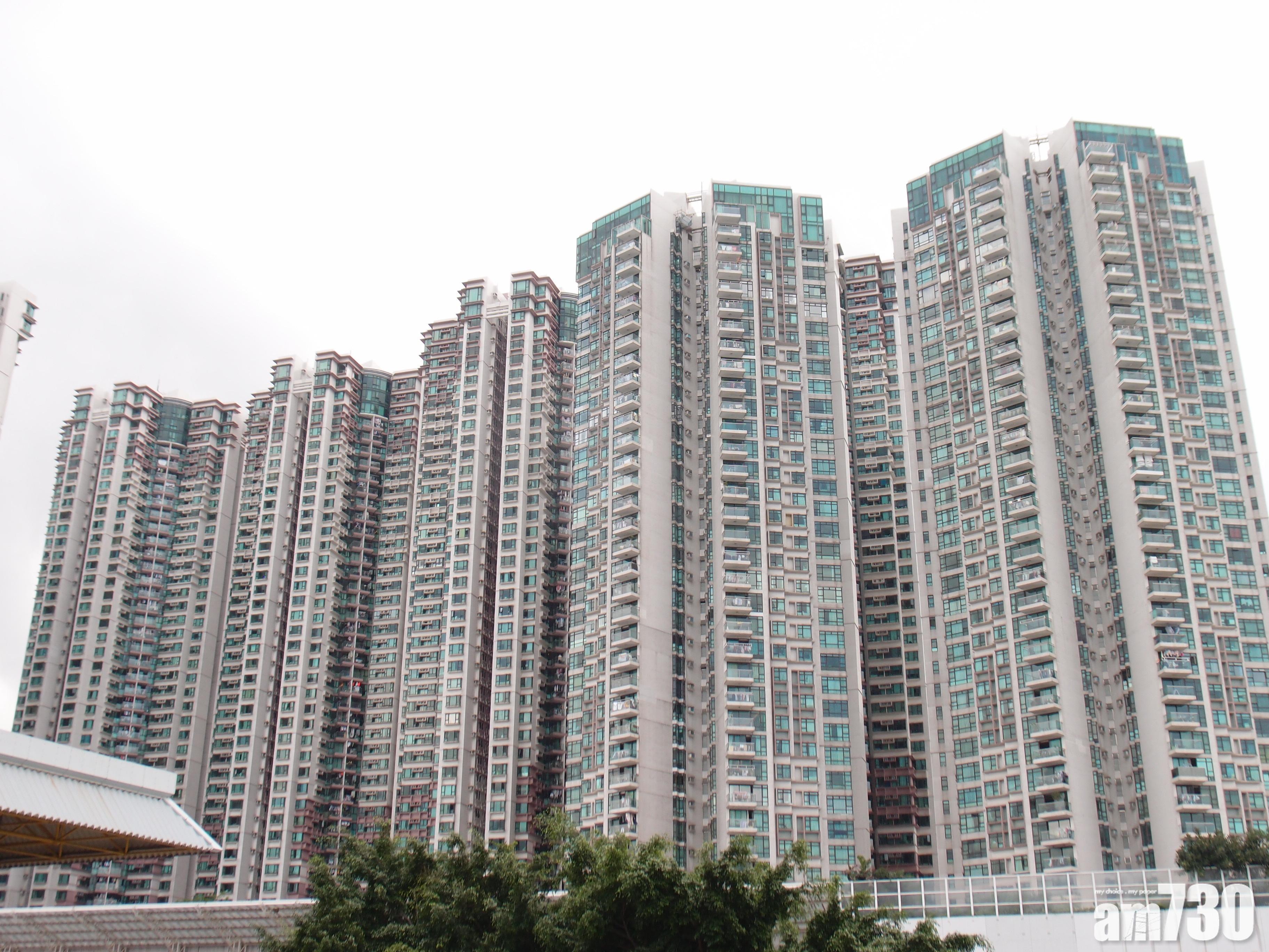火炭駿景園5月共錄4宗買賣成交,屋苑最新錄中層套三房易手,獲同區客以975萬元承接,呎價14,423元。