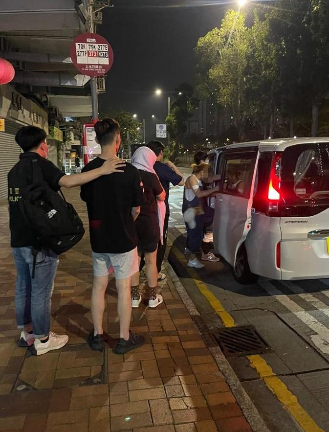 單位內的3名本地男子、1名內地男子及6名本地女子,年齡介乎23至65歲,涉嫌在賭博場所內賭博被捕。(警方圖片)