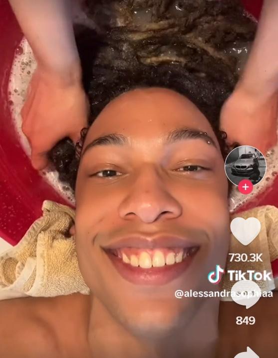 影片更可見男友對鏡頭露出滿意笑容。(TikTok)