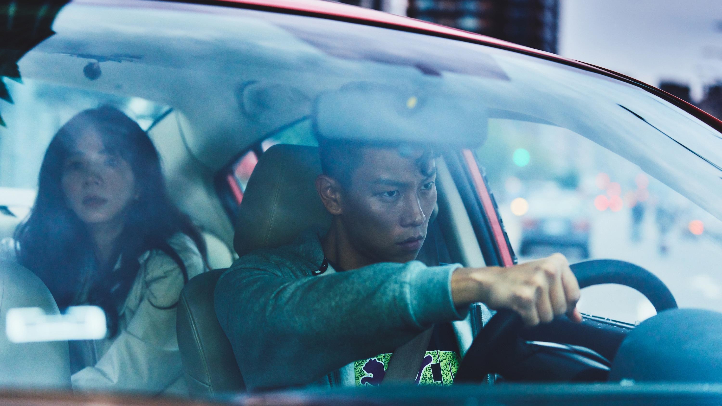 瘦子在戲中狂飛車,現實中自封為「停車專長的司機」。