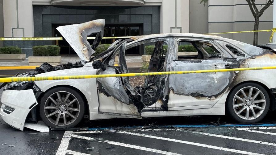 美婦將2兒遺車上去盜竊,偷到半路驚見整架車著火。(Twitter)