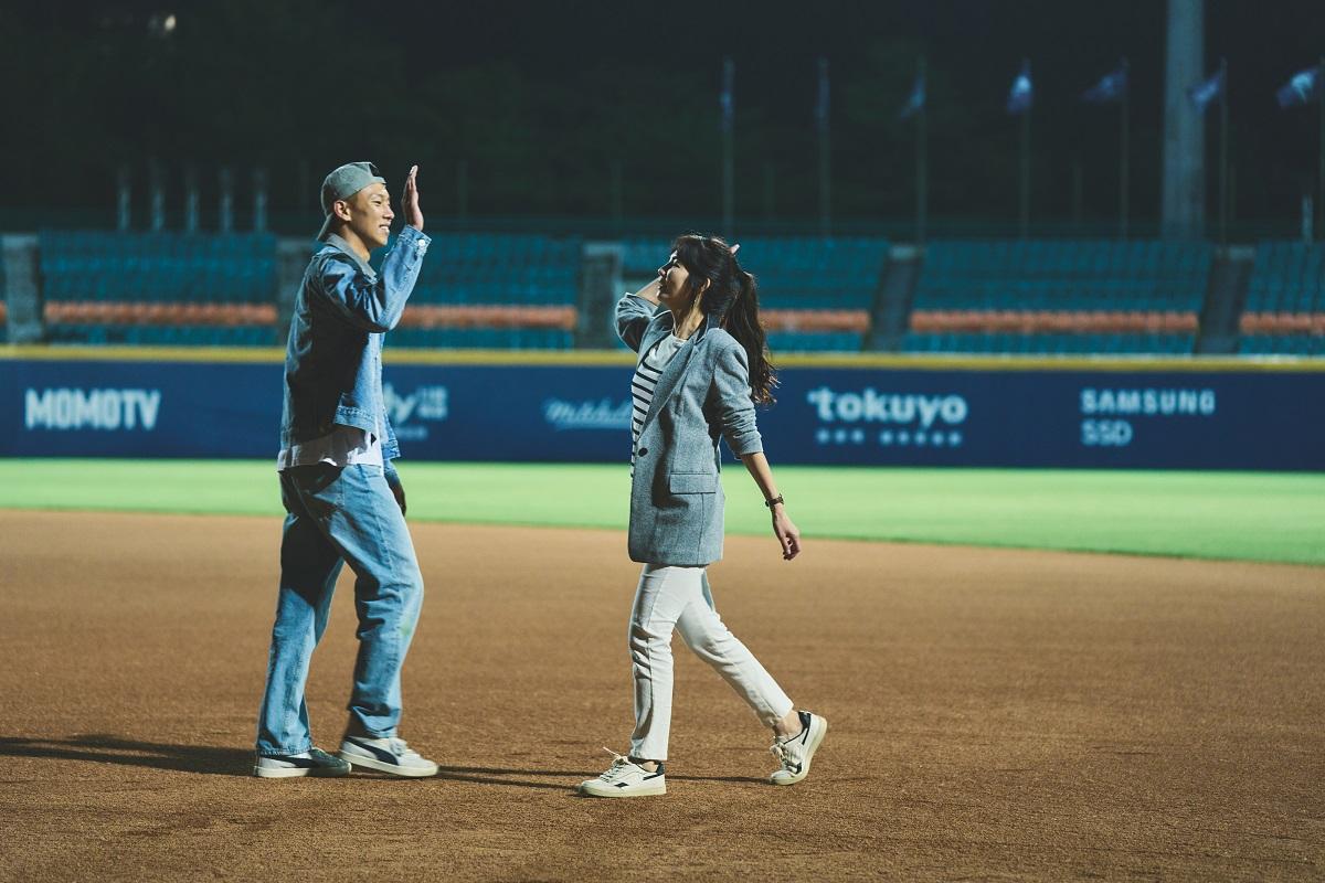 瘦子與Ella首次合作演情侶。