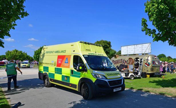 9歲英童玩太空球被怪風吹上20米高空墮地受傷。(網上圖片)