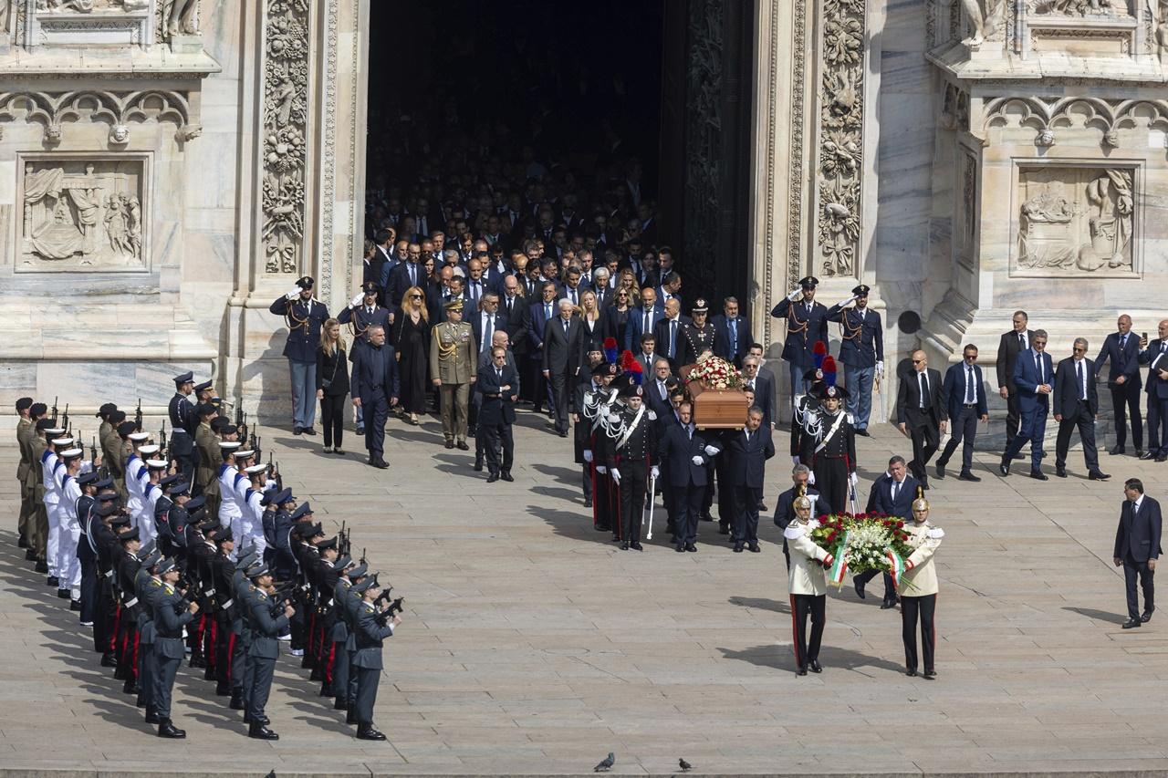 貝盧斯科尼國葬有約2,300名賓客出席。(AP)