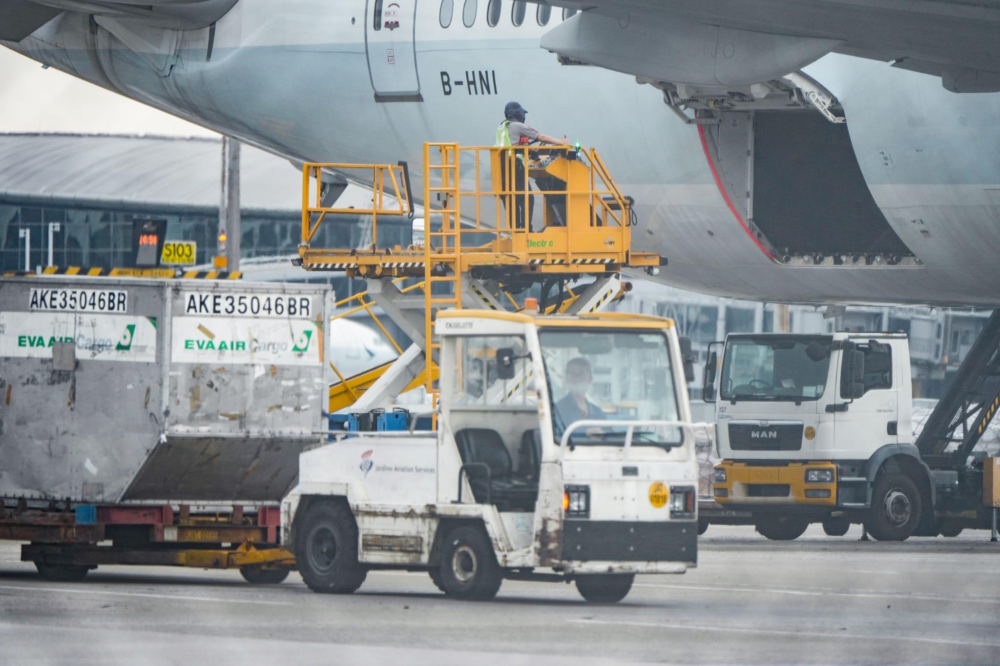 航空業輸入6,300名外勞。(林俊源攝)