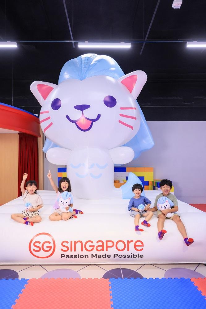 Kiztopia香港旗艦店以4米高超巨型的充氣造型登場,為大家推介新加坡全新親子景點和體驗。