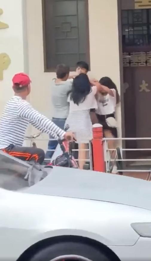 最終演變成4人混戰。(網片截圖)