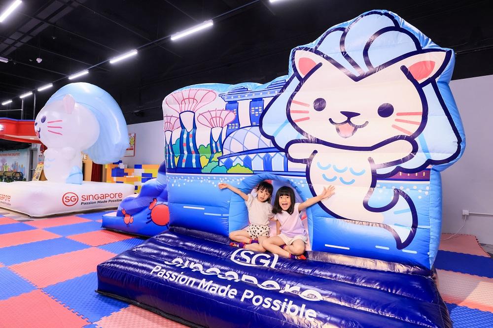 Kiztopia香港旗艦店以4米高超巨型的充氣造型登場,為大家推介新加坡全新親子景點和體驗。