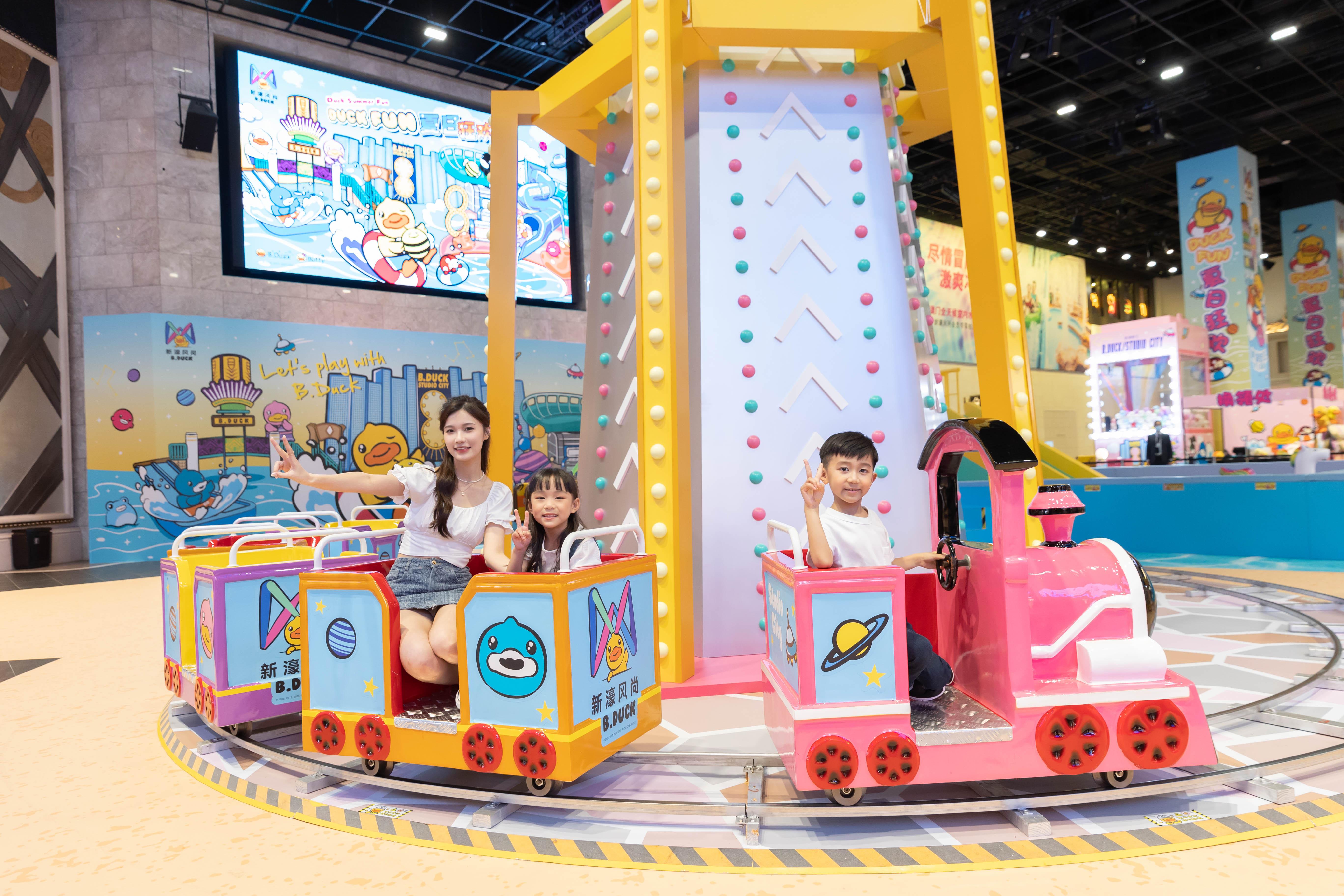 B.Duck太空穿梭小火車