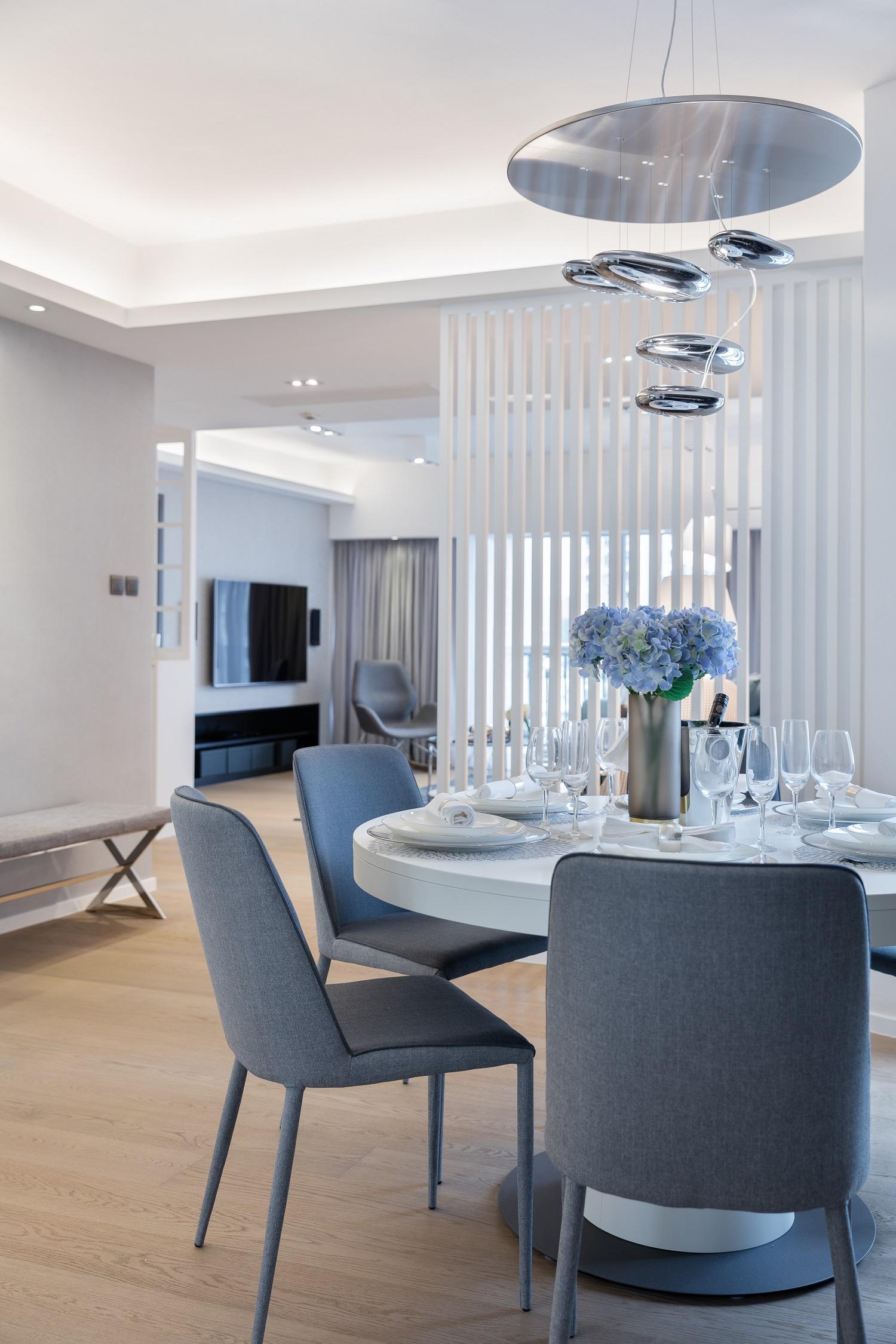 單位樓底頗高,適合懸掛大型吊燈。